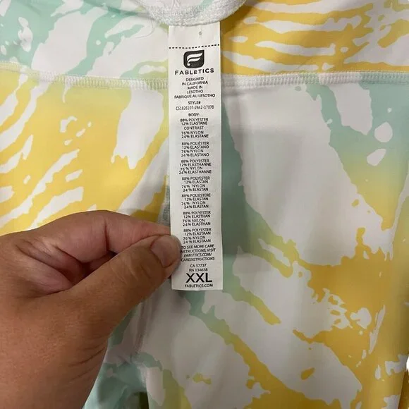 FABLETICS Leggings Womens XXL Abstract Print Mid Rise Salar Capri Waist Pocket - Picture 3 of 5